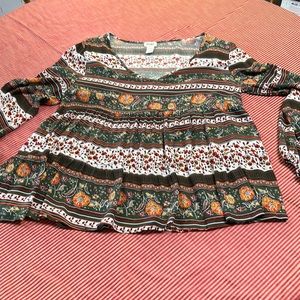 BiBi green/orange floral babydoll v-neck long sleeve top.  Size XL.